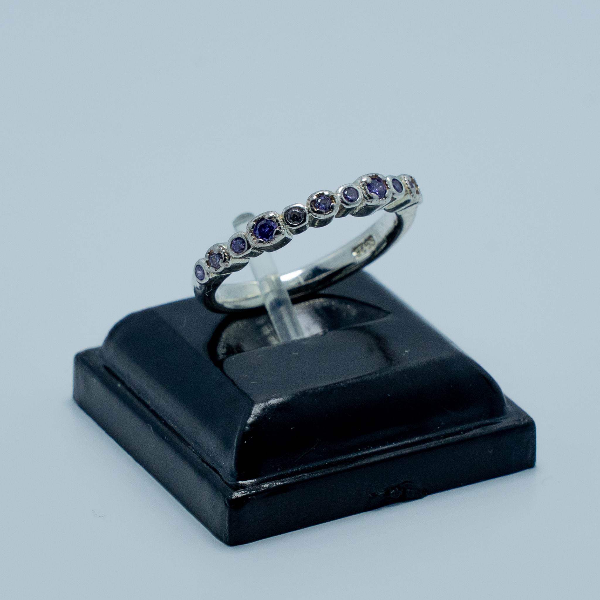 Anillo Cintillo Amatista Violeta